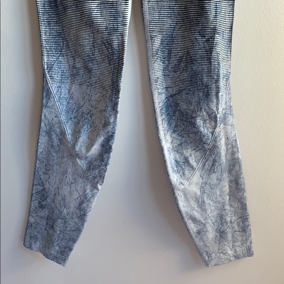 Lululemon Ebb to Train Tights - Picture 5 of 10